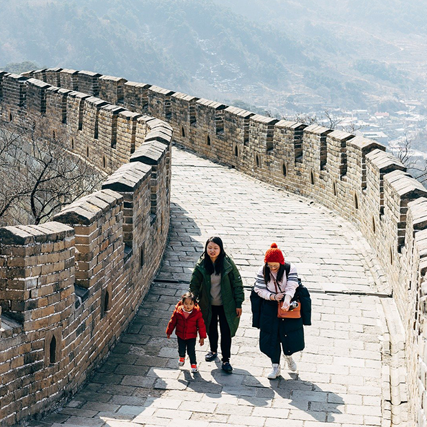 Drei Menschen auf der Chinesischen Mauer
