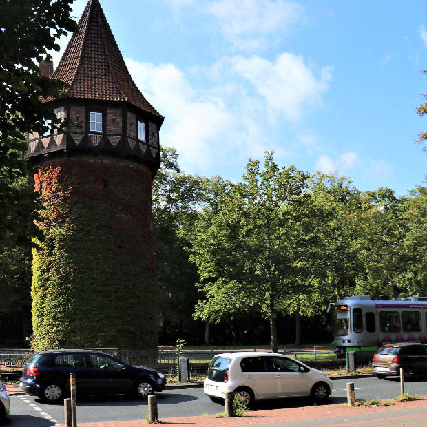 Verkehr im Sommer am Döhrener Turm