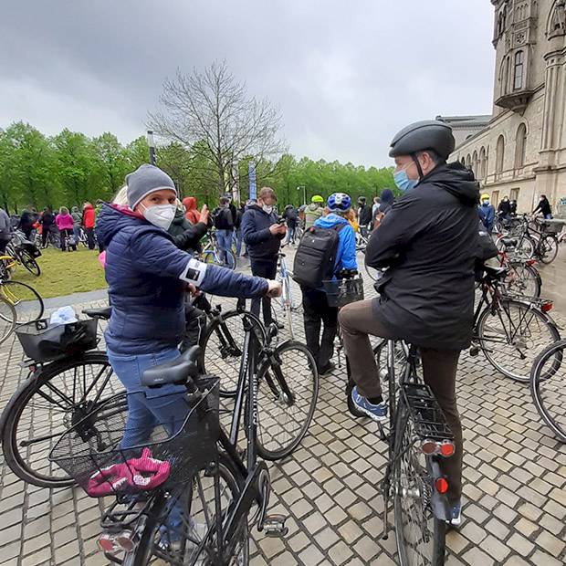 Teilnehmer der Fahrrad-Demo gegen Sparmaßnahmen