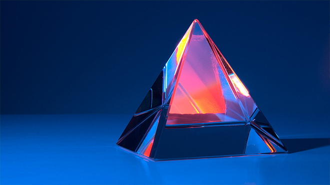 Visualisierung zur Veranstaltung: Lichtspiegelung in Glaspyramide