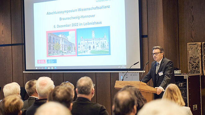 Prof. Dr. Volker Epping beim Vortrag zur Wissenschaftsallianz Braunschweig-Hannover