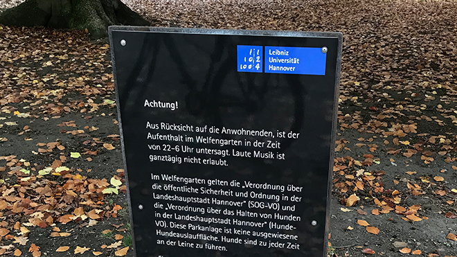 Schild zum Aufenthalt im Welfengarten